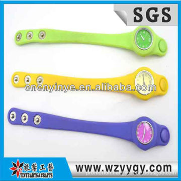 Custom new design fashion silicone digital slap watch